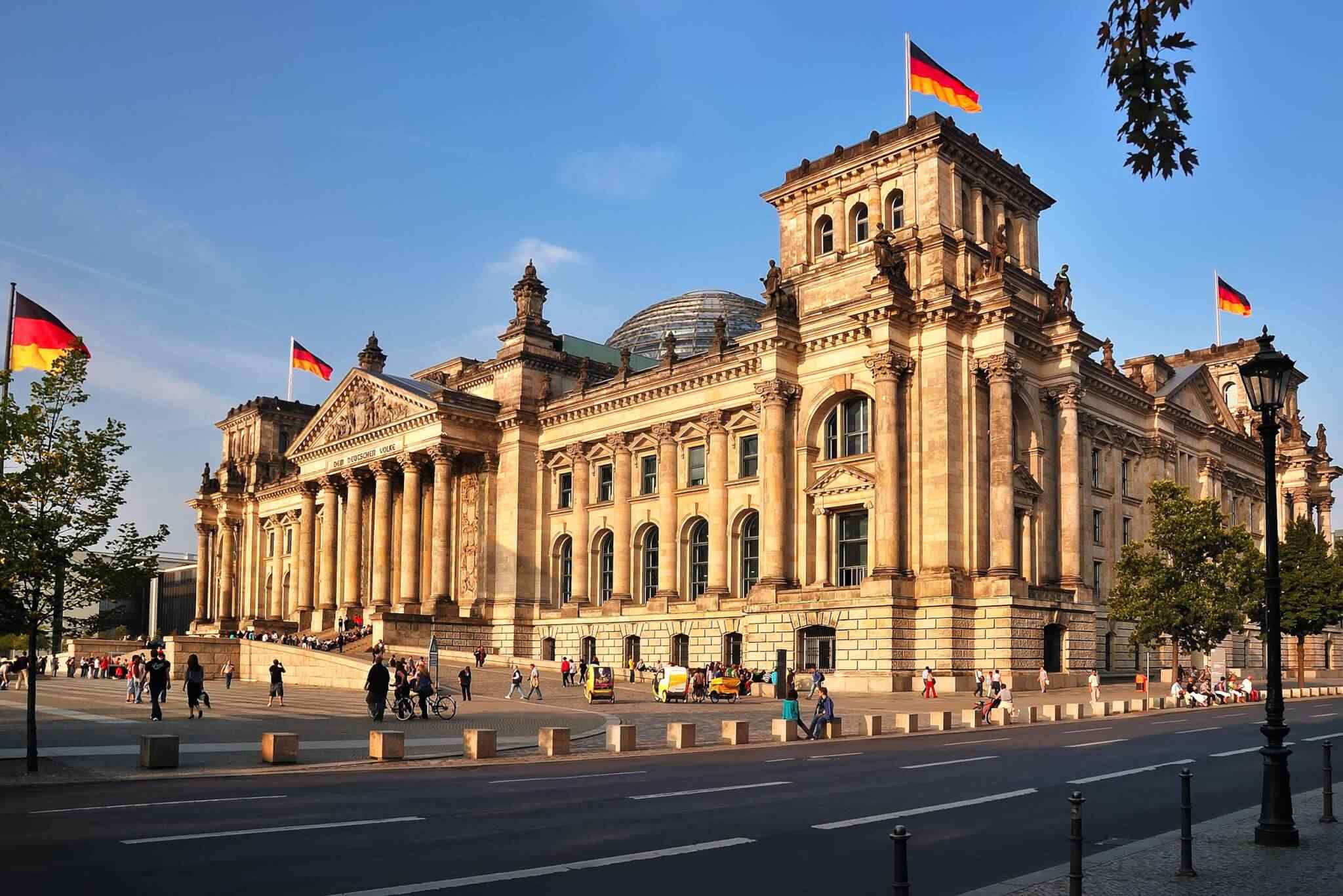 https://veriatours.com/wp-content/uploads/2018/09/destination-berlin-01.jpg